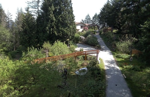 Salt Spring Island House | Entire room. Ocean, mountain view. Hot tub. Next to the Mount Maxwell park.