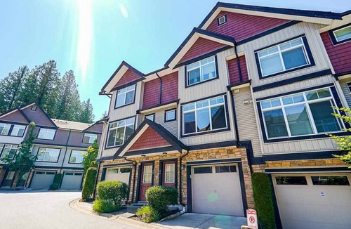 South Newton House | Entire townhouse , modern , clean, community pool and gym