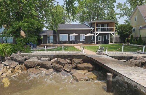 Amherstburg House | Erie View Lakehouse - Serene and Spacious