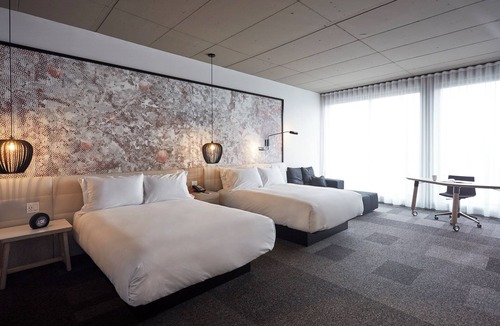 Brossard Hotel | Escad Hotel Quartier DIX30