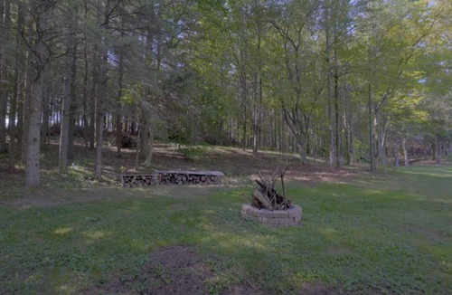 Clarington RV Rental | Escape to a Charming Treehouse Nestled on a Peaceful Estate in Clarington