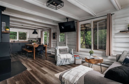 Val-des-Lacs Ski Chalet | Escape to a Quiet Oasis, Spa, Fireplace, Nature