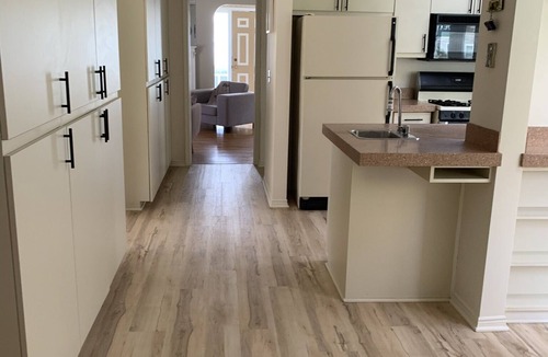 Amherstburg Cottage | Escape to a truly unique beach house in the charming town of Amherstberg!