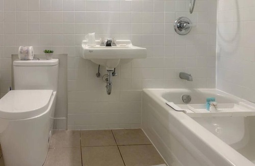 Christina Lake Hotel | Escape to Christina Lake - Budget Friendly Sleeps 4 - Beaches, Golf, Fishing