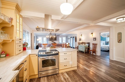 Westerose Cottage | Escape to Pigeon Lake/2BR Refuge