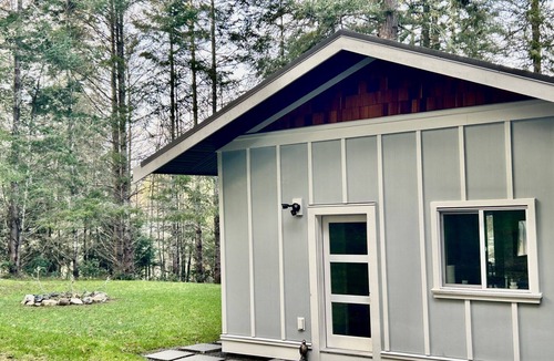Juan de Fuca Electoral Area House | Escape to The Cottage - A Private & Tranquil Oceanfront Dream!