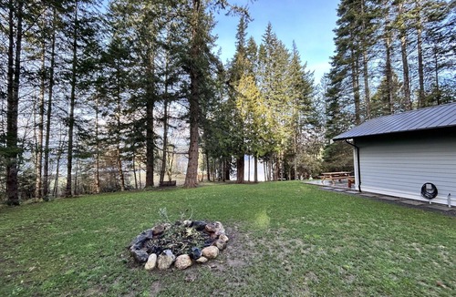 Juan de Fuca Electoral Area House | Escape to The Cottage - A Private & Tranquil Oceanfront Dream!
