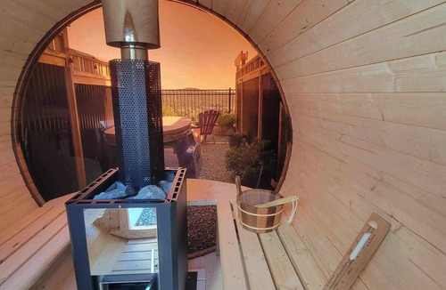 Sooke Apartment | Escape to the Mountains & Ocean with your private hot tub!