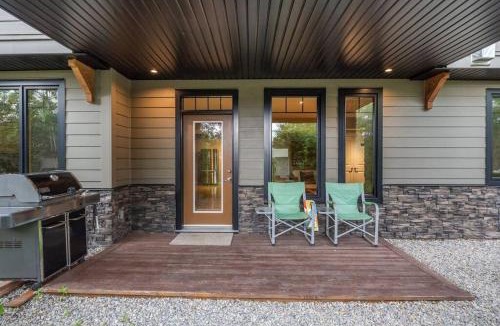 Springbank Apartment | Escape to the Rockies but near Calgary Includes Free Parking and Banff Entry