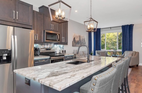 North Saanich House | Escape to Tranquility: Discover the Charm of Victoria's VI Cottage