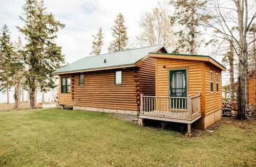 Tatamagouche Cottage | Escape to Tranquility at The Sandy Pearl: A Cozy Log Cottage Retreat