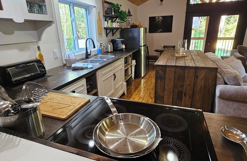 Madawaska Cottage | Escape with 7 seat HotTub and Outdoor Entertainment Sleeps 10nSouth Algonquin