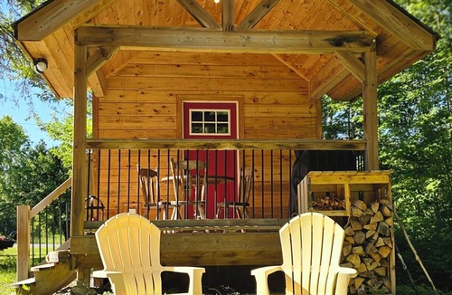 Madawaska Cottage | Escape with 7 seat HotTub and Outdoor Entertainment Sleeps 10nSouth Algonquin