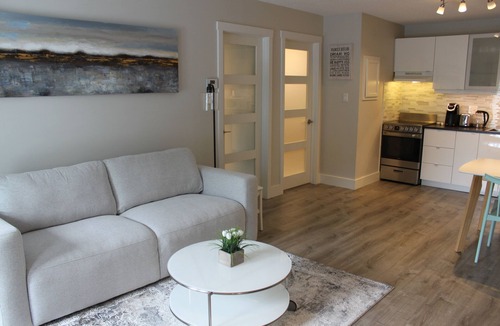 Collingwood Condo | Essence Suites Modern Condo *Collingwood *King Bed *Lake *Beach *Mountains *Spa