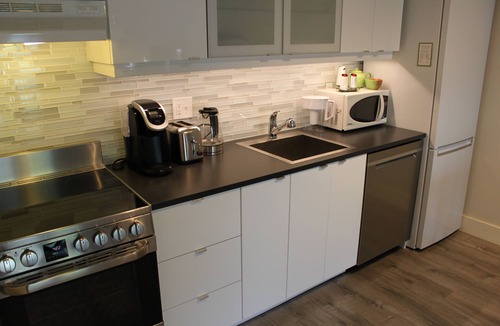 Collingwood Condo | Essence Suites Modern Condo *Collingwood *King Bed *Lake *Beach *Mountains *Spa
