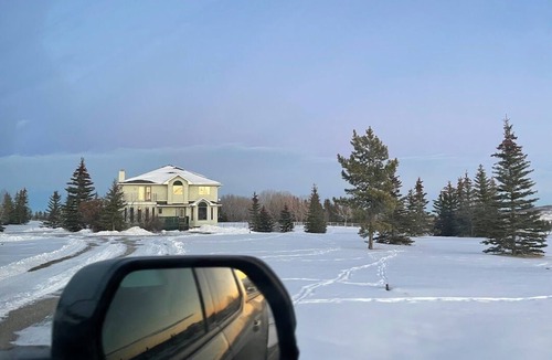 Springbank House | Estate Home with Gorgeous View 7bds+3.5bath Sleeps 16+
