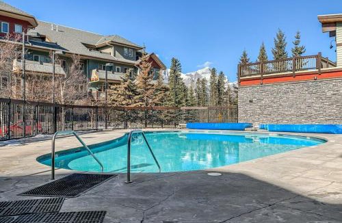 Canmore Apartment | Evergreen Escape - 2 Bedroom Condo with Pool & Hot Tub