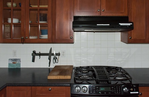 Brentwood Bay House | Everyone Welcome, Cozy retreat walking distance to Butchart Gardens.