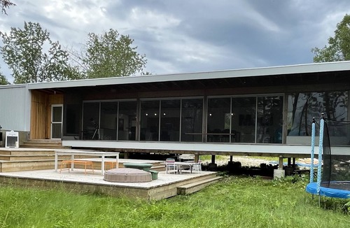 Little Bullhead Cabin | Exceptional cottage on Lake Winnipeg over 2300 sq feet with hot tub and sauna.n
