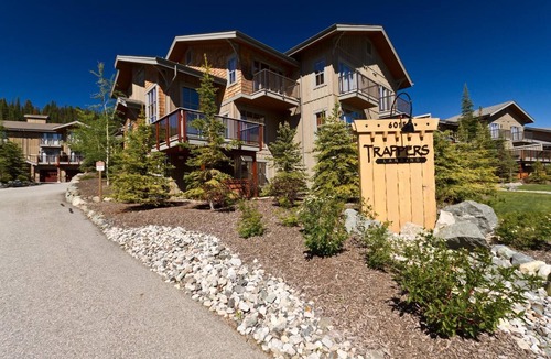 Sun Peaks House | Exceptional multi level 3 bedroom + den townhouse, close to Morrisey lift