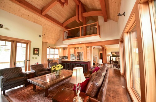 Golden House | Exceptional Ski-in/Walk-out Home - 4100 Sft