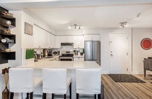 Downtown Mississauga Condo | Exclusive 3BR+Den Condo steps from Square One Mall