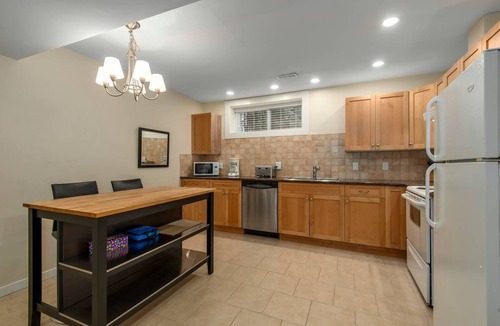 Hollyburn House | Exclusive Spacious Suite with Private Patio