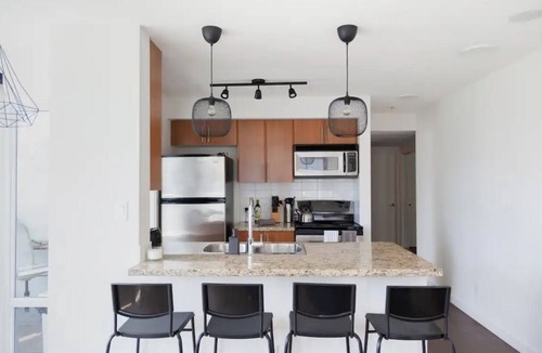 Gastown Apartment | Exclusive & Stylish Downtown Apartment W/Pool, Hot Tub, Sauna
