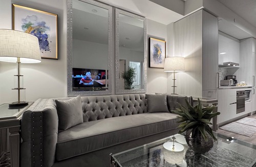 Vaughan Condo | Executive 1 Bedroom Vaughan Metropolitan Condo