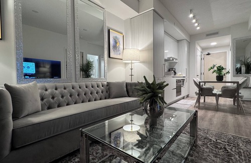 Vaughan Condo | Executive 1 Bedroom Vaughan Metropolitan Condo