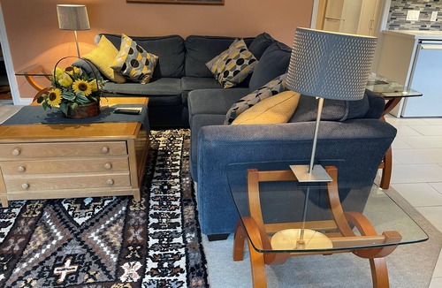 Cobble Hill House | Executive 2 bedroom Suite on private acreage - Pet friendly!