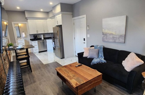 Walkerville House | Executive 2BD 58" TV+Wifi+AC+Parking+Kitchen