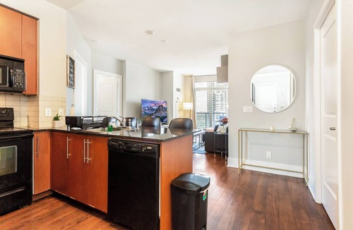 Downtown Mississauga Condo | Executive 2BR/2BA Condo + Lakeview