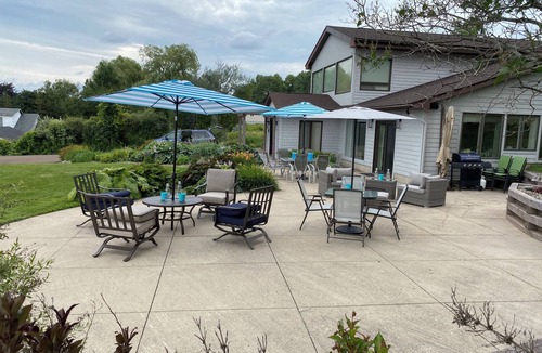 Keswick Ridge House | Executive 4 bedroom 3,000 sq ft home, outdoor patio & gardens