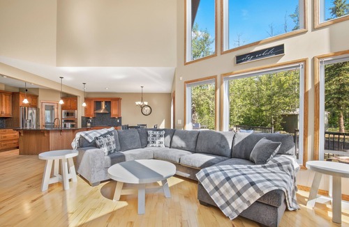 Markerville House | Executive 5 bedroom home in beautiful Jarvis Bay!
