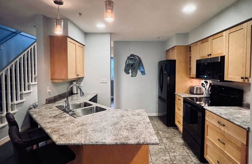Regional District of Nanaimo House | Executive central Nanaimo townhouse close to all amenities