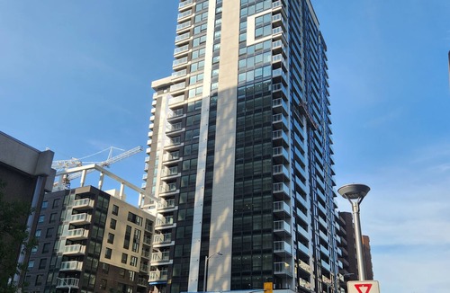 Byward Market - Parliament Hill Condo | Executive condo- 4 min walk to Paliament- 4 months minimum- Available Aug 1.2025
