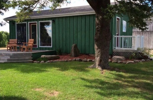Markdale House | Executive home 3 minutes from top of Beaver Valley Ski Club