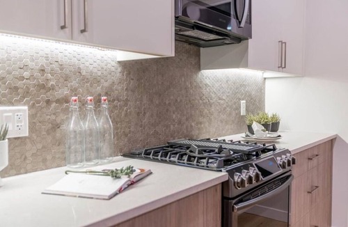 West Hillhurst House | Executive home, Rooftop Deck, close to Foothills Med Ctr, Kensington Plaza & DT