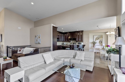 Ladysmith House | Executive Ocean View 2 bedrooms Sleeps 8 | Pet Friendly