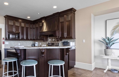 Ladysmith House | Executive Ocean View 2 bedrooms Sleeps 8 | Pet Friendly