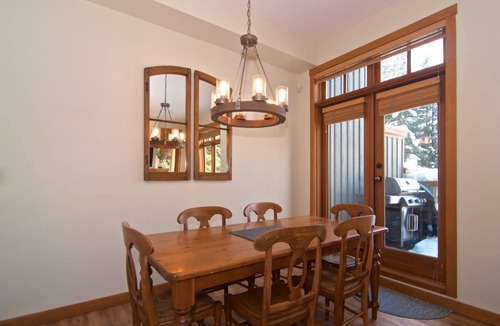 Nordic Estates House | Executive Peaceful mountain retreat! SKI IN/SKI OUT. Mountain Views! Double garage 2 level home