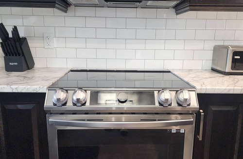 Terra Nova House | Executive & Quiet 2 Bdrm in the Heart of the City
