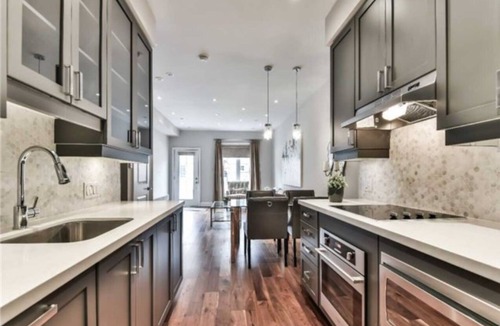 Lawrence Park House | Executive Townhouse 3Br+3Ba in Lawrence Park