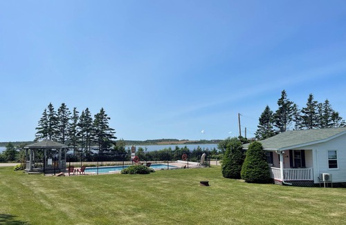 Anne's Land Cottage | Executive Two-Bedroom Cottage (Cottage 13)