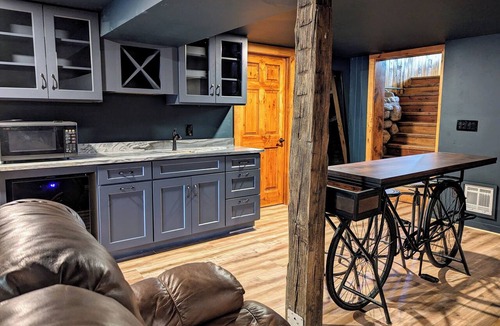 Glenwood Springs Cabin | Expect! WOW! Jacuzzi, Game Room, Fire Pit, Waterbed, Massage Chair, Remodel 2024