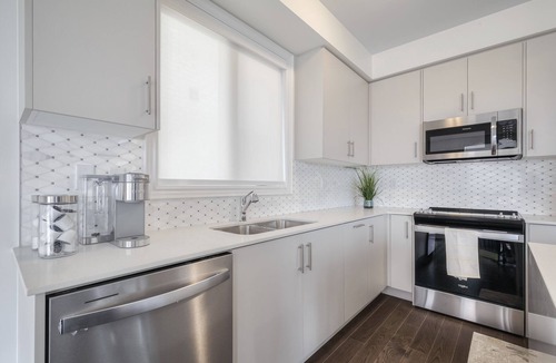Bradford House | Experience Luxury Living-Minutes from Canada's Wonderland
