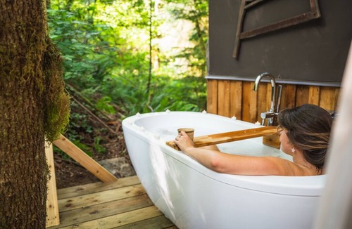 Maple Ridge Resort | Experience Glamping on a budget! Self contained, quiet, romantic, swim, fish,