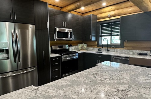 Okanagan-Similkameen Cabin | Experience Log Cabin Living in Picturesque Hedley, BC