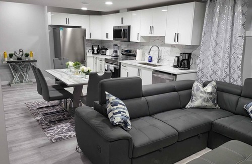 Beaumont House | Exquisite suite in Beaumont!